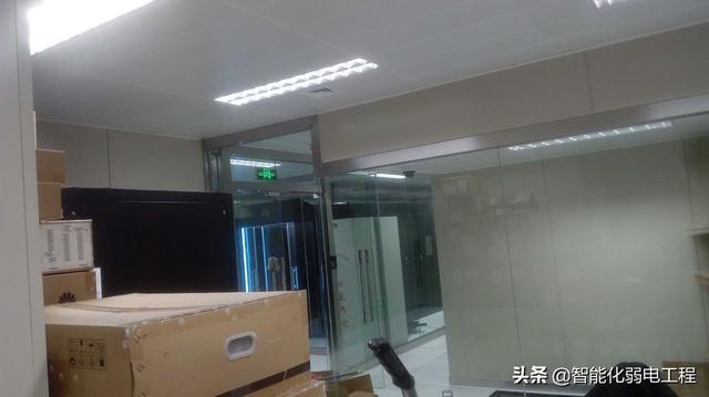 智能化弱电工程机房建设施工案例图片分享，施工队伍参考学习模板-第1张图片-深圳弱电安装公司|深圳弱电安装工程|深圳弱电系统集成-【众番科技】