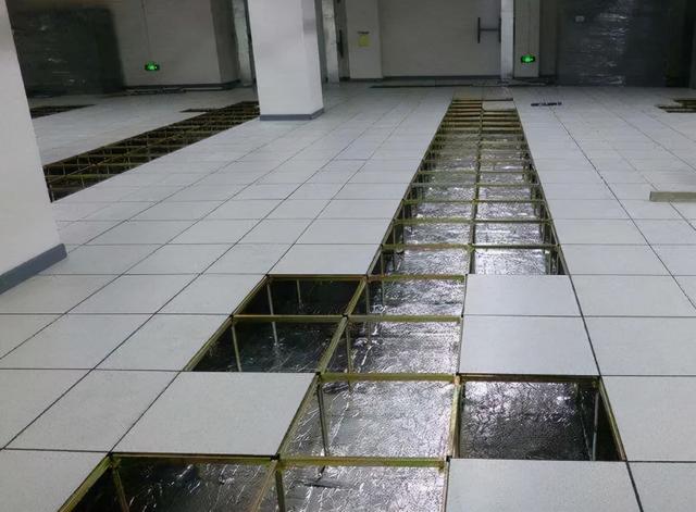 机房防静电地板如何正确施工、规范及要求，合不合理呢？-第5张图片-深圳弱电安装公司|深圳弱电安装工程|深圳弱电系统集成-【众番科技】