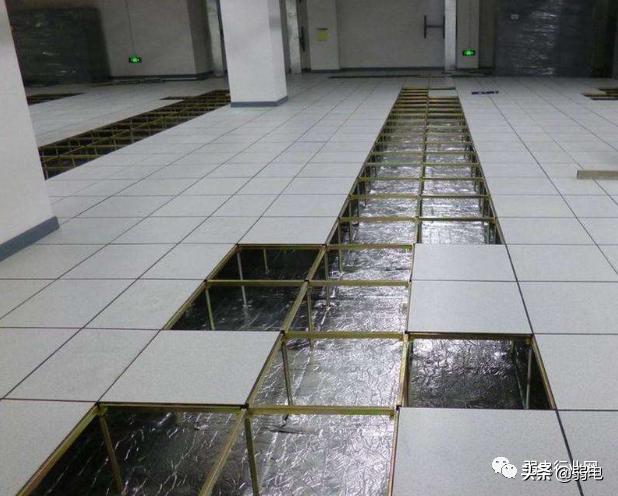机房防静电地板如何一步步的施工？规范及要求？一文了解清楚-第5张图片-深圳弱电安装公司|深圳弱电安装工程|深圳弱电系统集成-【众番科技】